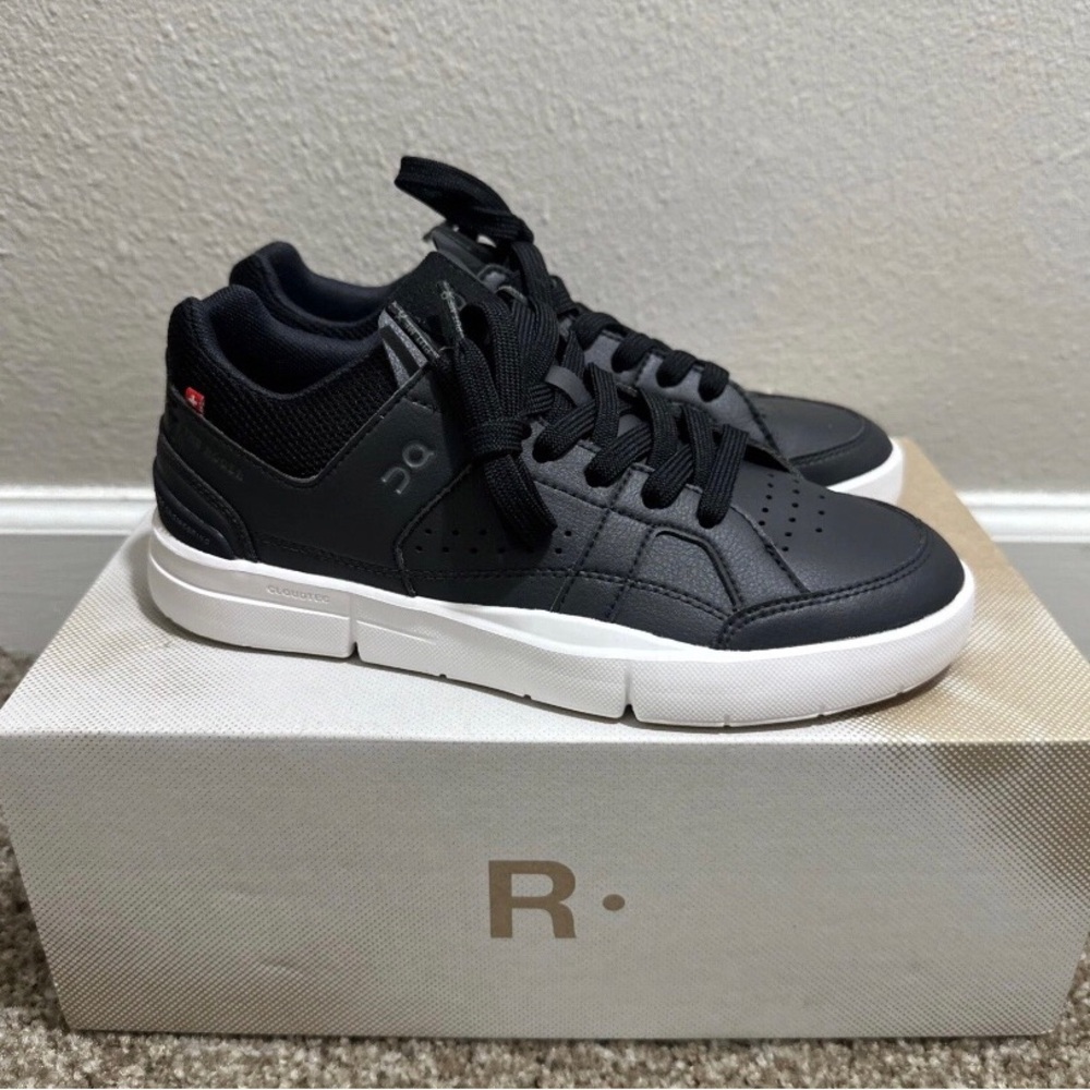 On Cloud The Roger Advantage "Black/White" Women’s Size 5.5